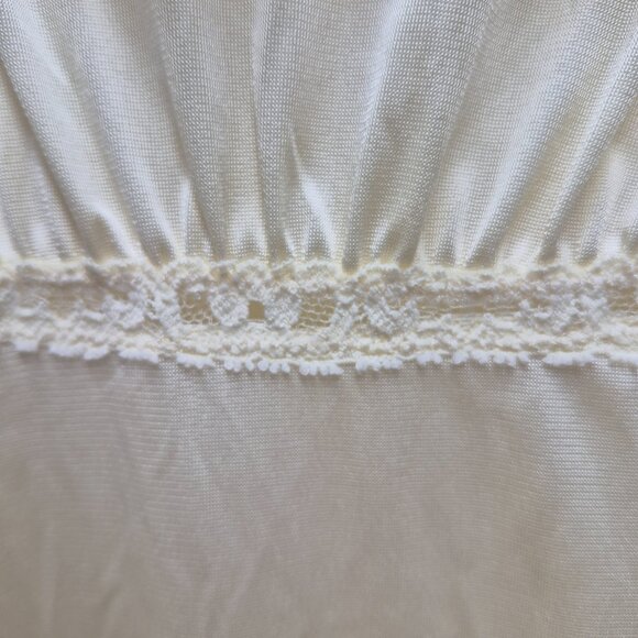 Vanity Fair Vintage Pale Yellow Nightgown size Small - Picture 3 of 6